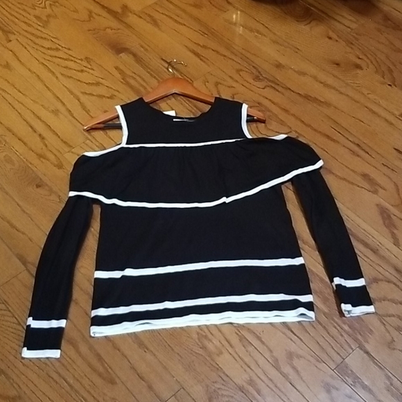 Cold Shoulder top - Picture 4 of 9